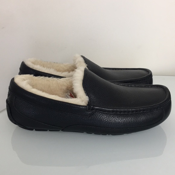 Ugg Ascot Black Leather Loafers Slippers Mens 7 - Picture 5 of 8